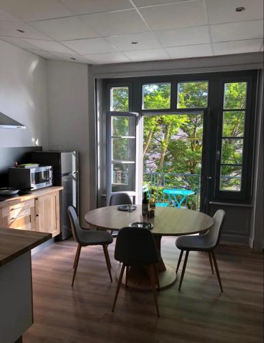 Résidence Harmonie Appartement N 3 Meublé Avec Petit Déjeuner : Appartements proche de Néris-les-Bains