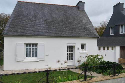 Maison avec jardin, grande véranda, WIFI à ST QUAY-PERROS - Réf 880 : Villas proche de Saint-Quay-Perros