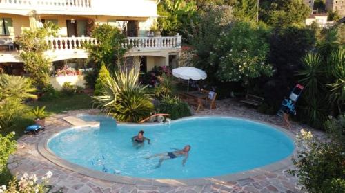 Petit coin de paradis, vue panoramique mer &montagne, piscine privée... : Appartements proche de Valle-di-Mezzana