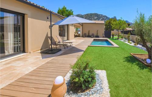 Awesome Home In Robion With Outdoor Swimming Pool, Wifi And Private Swimming Pool : Maisons de vacances proche de Taillades