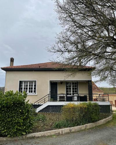 Maison Loes : Maisons de vacances proche de Liorac-sur-Louyre