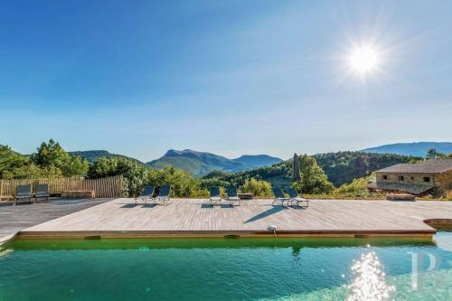 Magnifique domaine en Drôme Provençale pour 30 pers : Villas proche de Bourdeaux