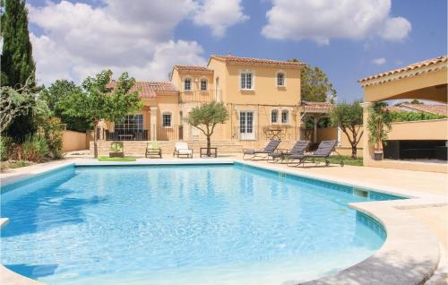 Beautiful Home In Rochefort Du Gard With 4 Bedrooms, Wifi And Private Swimming Pool : Maisons de vacances proche de Saze