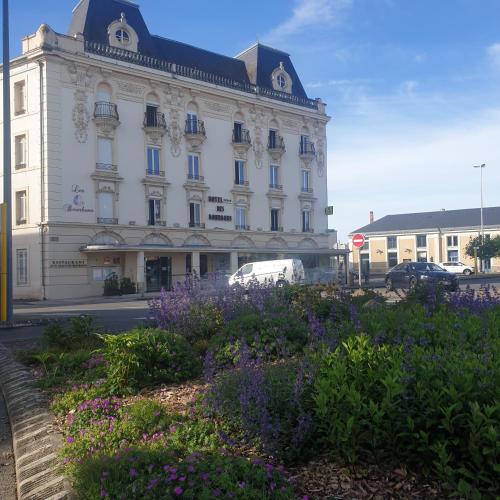 Logis Hotel des Bourbons : Hotels proche de Lavault-Sainte-Anne