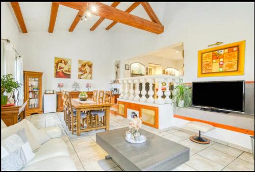 Villa Regain Chambres et table d'hôtes : B&B / Chambres d'hotes proche de Roquesteron