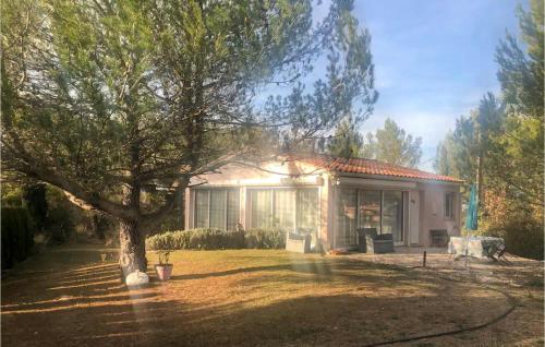 Beautiful home in Meyrargues with WiFi and 3 Bedrooms : Maisons de vacances proche de Le Puy-Sainte-Réparade