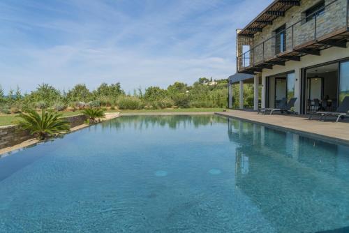 VILLA K Luxurious finishing with unusual view & big swimming pool : Villas proche de Mougins