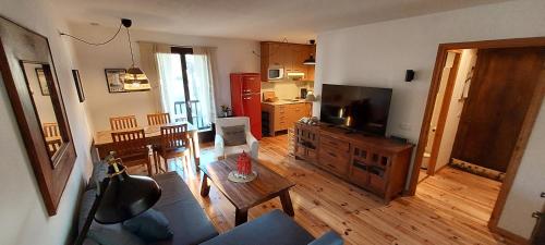 Charming holiday apartment in the Pyrenees : Appartements proche de Llo
