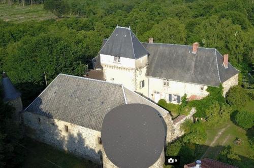 Château de Montautre : B&B / Chambres d'hotes proche de Saint-Amand-Magnazeix