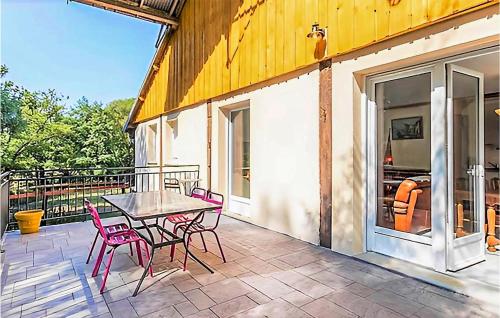 Awesome apartment in Corre with WiFi and 3 Bedrooms : Appartements proche de Montdoré