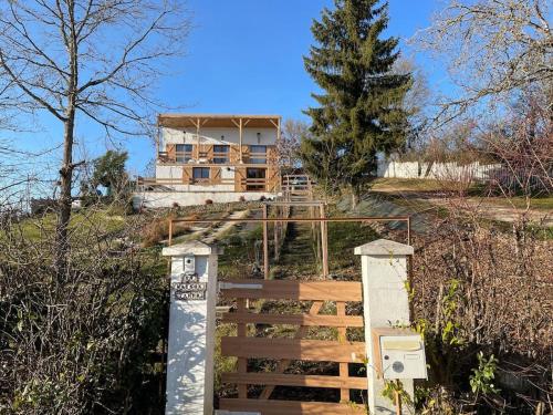 Magnifique villa avec un vu imprenable sur village : Maisons de vacances proche de Saint-Benoist-sur-Vanne