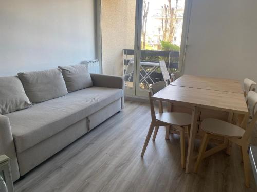 Appartement entier en résidence, fonctionnel et confortable : Appartements proche de Brucourt