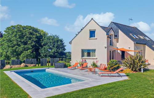 Beautiful Home In Pordic With Outdoor Swimming Pool, Wifi And Private Swimming Pool : Maisons de vacances proche de Lantic