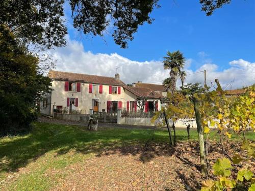 Magnifique maison avec piscine au calme du Gers : Maisons de vacances proche de Maumusson-Laguian