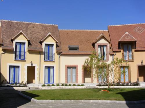 Les Belleme Golf - Self-catering Apartments : Appart'hotels proche de La Chapelle-Souëf