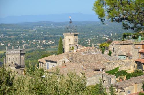 Spacieuse villa en Provence avec vue sur Uzes : Villas proche de Flaux
