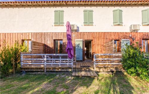 Beautiful home in Rabastens with Outdoor swimming pool, WiFi and 3 Bedrooms : Maisons de vacances proche de Montgaillard