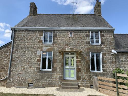 Renovated French Country House for Six - A Home for Your Next Holiday : Maisons de vacances proche de Châtillon-sur-Colmont