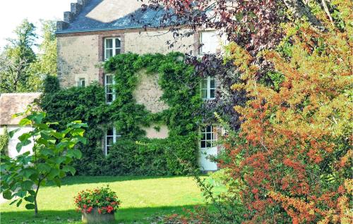 Beautiful home in Conflans sur Anille with WiFi : Maisons de vacances proche de Bouloire