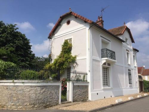 Belle maison dans un village de charme : Villas proche de Saint-Cyr-en-Arthies