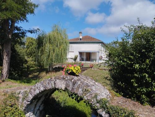 Le puy de saint jean : Maisons de vacances proche de Saint-Sornin-Leulac