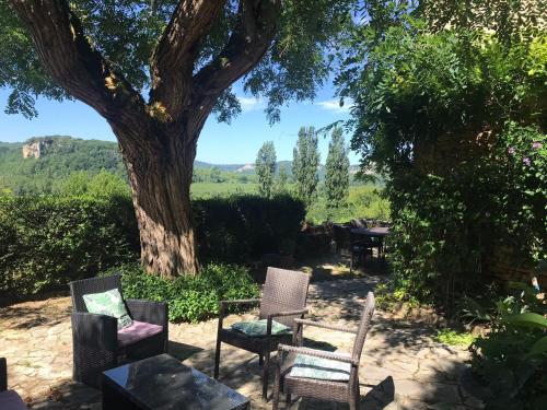 Charming holiday home in Nouvelle Aquitaine with garden : Maisons de vacances proche de La Roque-Gageac