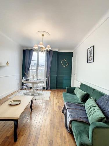 Grand appart Chic centre ville 4 pers wifi : Appartements proche d'Ennery