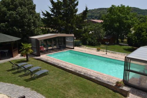 Maison 3 chambres, 3 SdB, terrasse, piscine, spa : Maisons de vacances proche de Badinières
