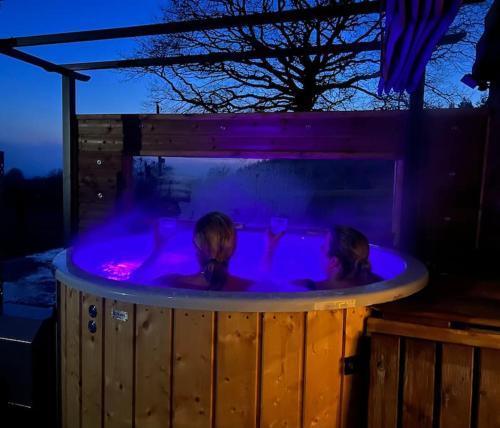 Relaxing cottage bain nordique : Maisons de vacances proche de Saint-Germain-du-Corbéis