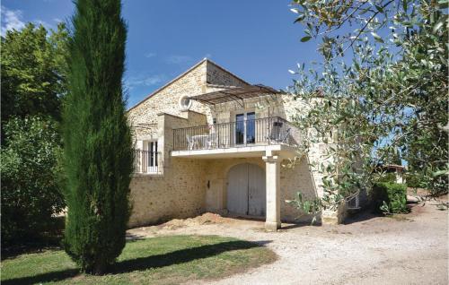 Nice home in Montbrison-sur-Lez with 2 Bedrooms, WiFi and Outdoor swimming pool : Maisons de vacances proche de Valréas