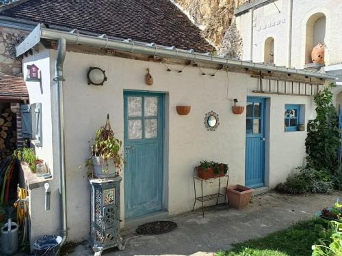 L'atelier-chambrette dans le jardin avec salle de bains, sans cuisine : Maisons de vacances proche de Sougé