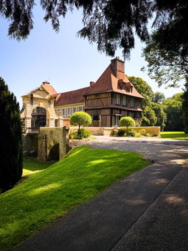 Les Suites Château du Breuil Normandie : Villas proche de Le Mesnil-sur-Blangy
