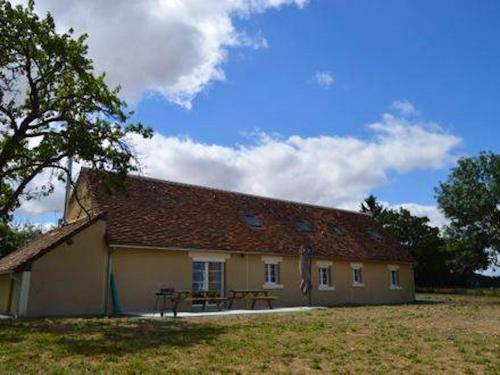 Maison de 5 chambres avec jacuzzi jardin clos et wifi a Levroux : Maisons de vacances proche de Moulins-sur-Céphons