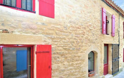 Awesome Home In Castillon-du-gard With 3 Bedrooms And Wifi : Maisons de vacances proche de Vers-Pont-du-Gard