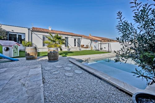 La Tavelloise - Villa moderne avec piscine : Villas proche de Rochefort-du-Gard