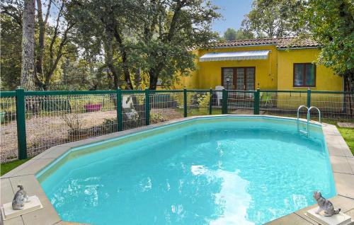 Amazing Home In Venasque With Outdoor Swimming Pool, Wifi And Private Swimming Pool : Maisons de vacances proche de Malemort-du-Comtat