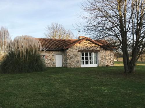 Maison à la campagne proche d'un centre équestre : Maisons de vacances proche de Saint-Sornin-la-Marche