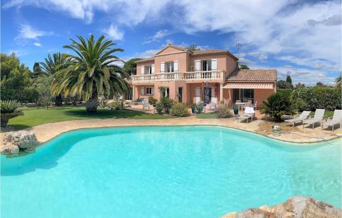 Beautiful Home In Cers With 5 Bedrooms, Wifi And Private Swimming Pool : Maisons de vacances proche de Cers
