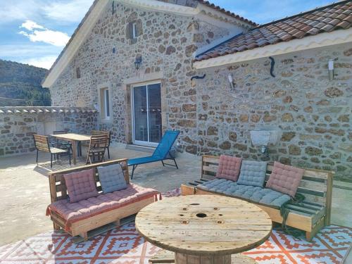 Gîte Sud Ardèche : Maisons de vacances proche de Rocher