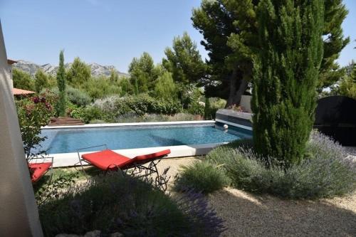 LS1-423 MIREIO Magnifique villa individuelle avec piscine chauffée et jacuzzi, à Aureille, dans les Alpilles – 8 personnes : Maisons de vacances proche de Mouriès