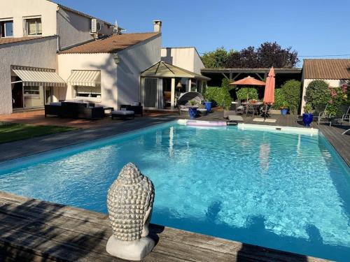Villa de 4 chambres avec piscine privee jardin clos et wifi a Nalliers : Villas proche de Saint-Juire-Champgillon