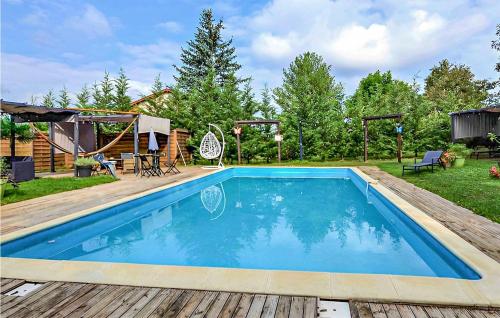 Awesome Home In Cormatin With Outdoor Swimming Pool, Private Swimming Pool And 5 Bedrooms : Maisons de vacances proche de Culles-les-Roches
