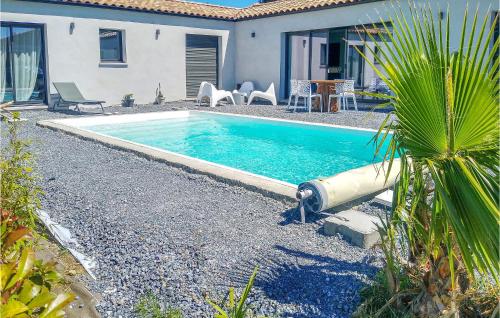 Nice home in Malves En Minervois with WiFi, Private swimming pool and 3 Bedrooms : Maisons de vacances proche de Conques-sur-Orbiel