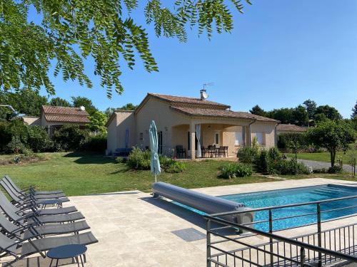 La Grand Vigne - Maison avec piscine privée : Maisons de vacances proche de Sablières