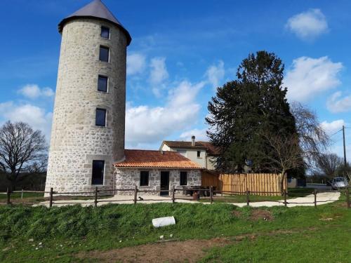 loue ancien moulin a vent : Maisons de vacances proche de Clessé