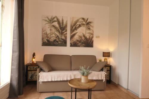 Studio meublé en face du golf côté piscine : Appartements proche de Mouans-Sartoux