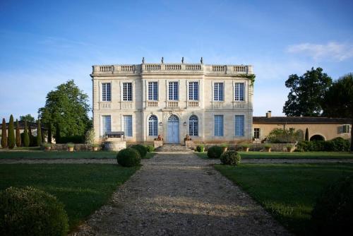 Château de Birot : Villas proche de Le Tourne