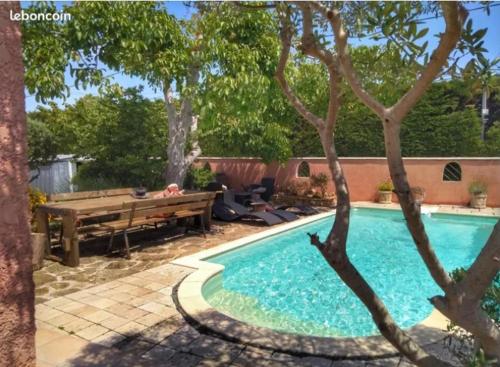 Villa climatisée avec piscine : Villas proche de Châteauneuf-du-Pape