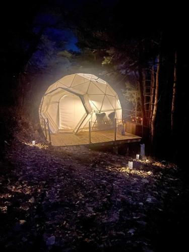 Dôme sous les étoiles : Tentes de luxe proche de Digne-les-Bains