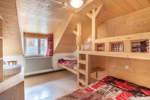 Maison de 12 chambres avec sauna terrasse amenagee et wifi a Vars a 2 km des pistes : Maisons de vacances proche de Vars